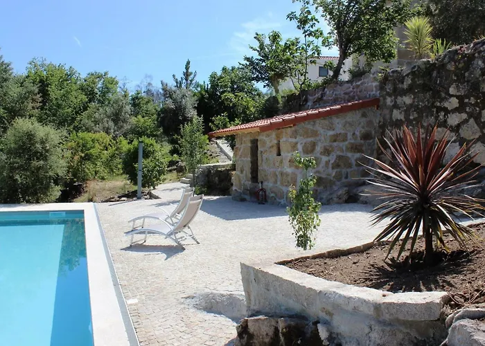 Renoviertes Fuer 4 Personen In By Interhome Tatil Evi Tondela
